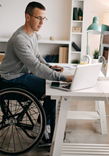 Jak dostosować stronę internetową do potrzeb osób niepełnosprawnych przy użyciu wtyczki One Click Accessibility?